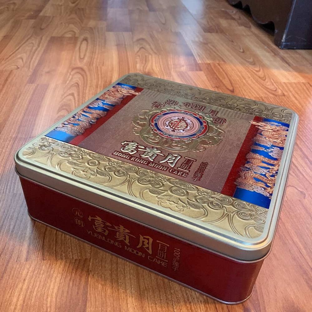 Free item: moon cake tin
